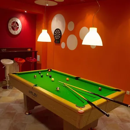 Хотел бизева къща