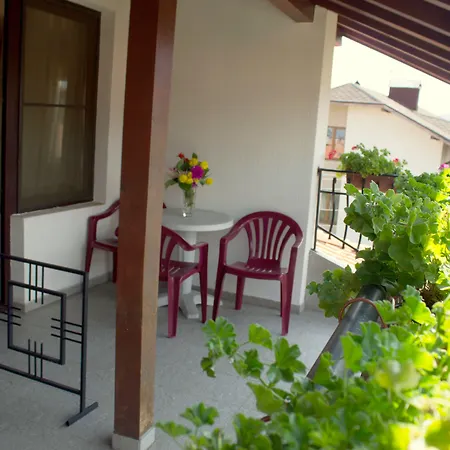 бизева къща Хотел 3*