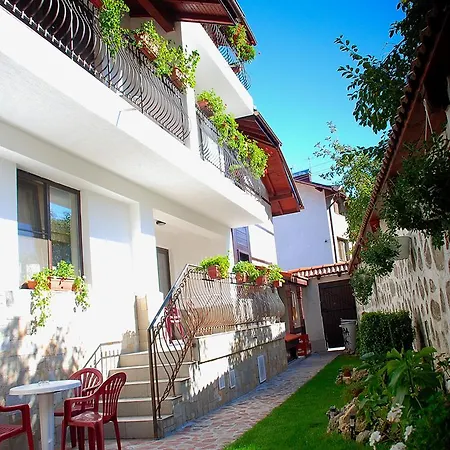 бизева къща